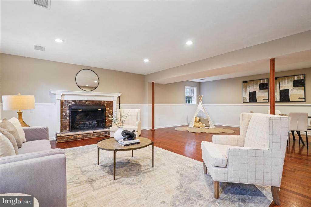 1616 SHERWOOD HALL LANE