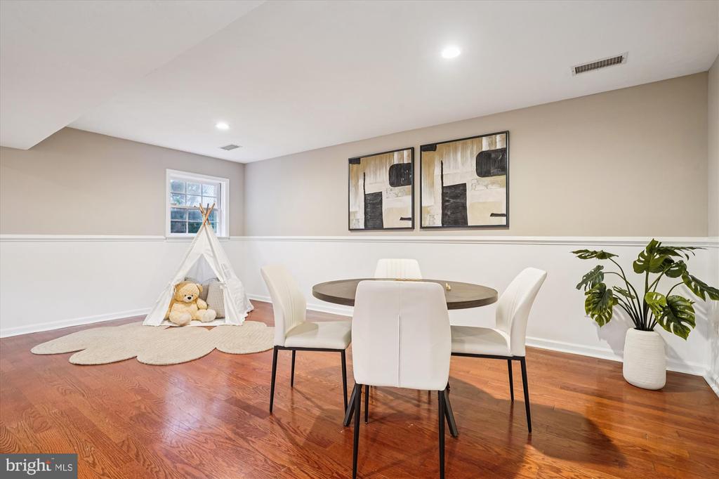 1616 SHERWOOD HALL LANE