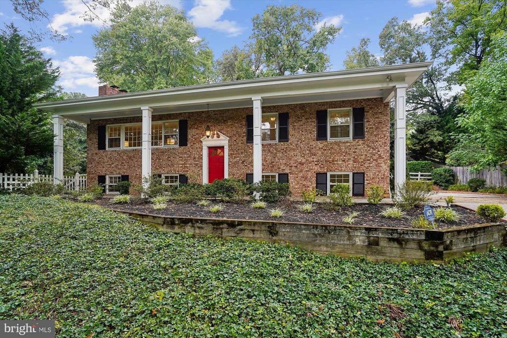 1616 SHERWOOD HALL LANE