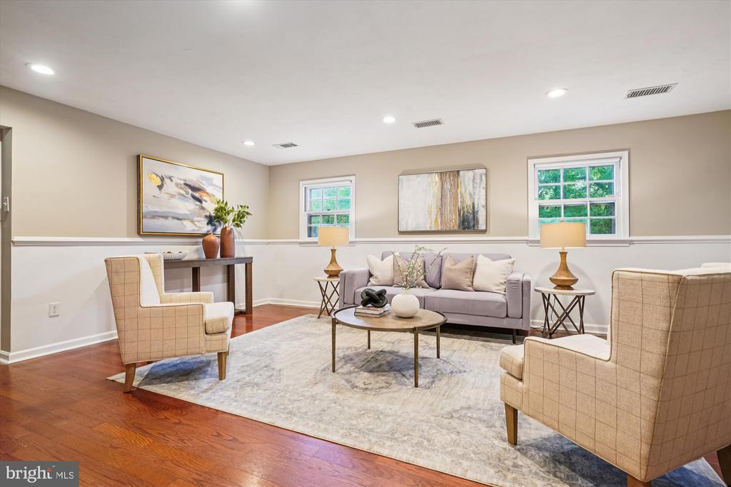 1616 SHERWOOD HALL LANE
