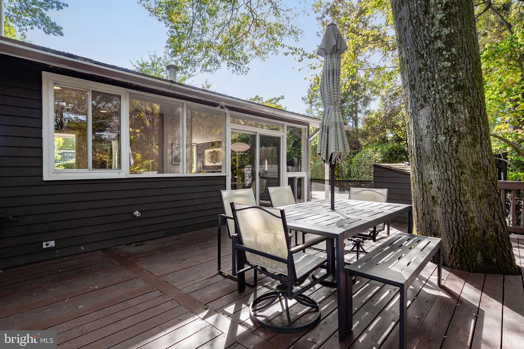 1919 MARTHAS ROAD