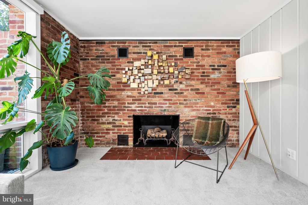 1919 MARTHAS ROAD