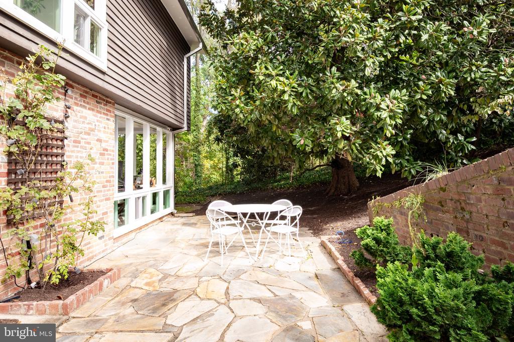 1919 MARTHAS ROAD