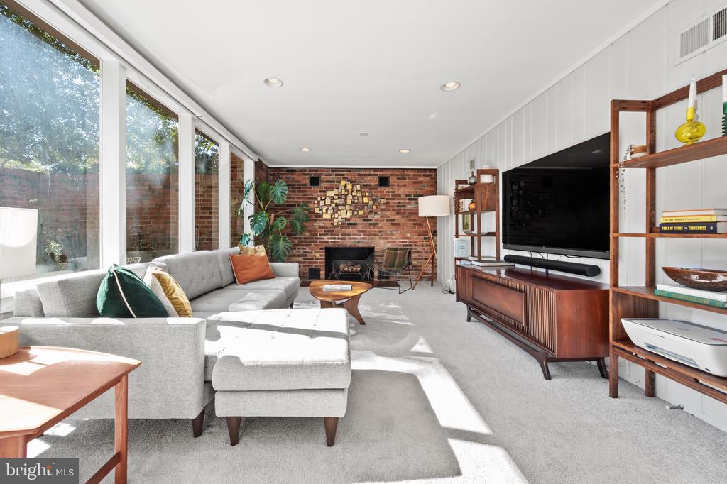 1919 MARTHAS ROAD