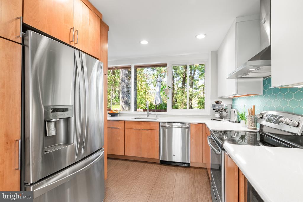 1919 MARTHAS ROAD