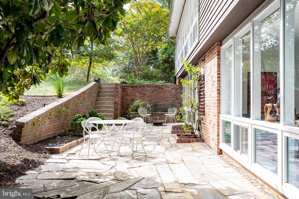 1919 MARTHAS ROAD
