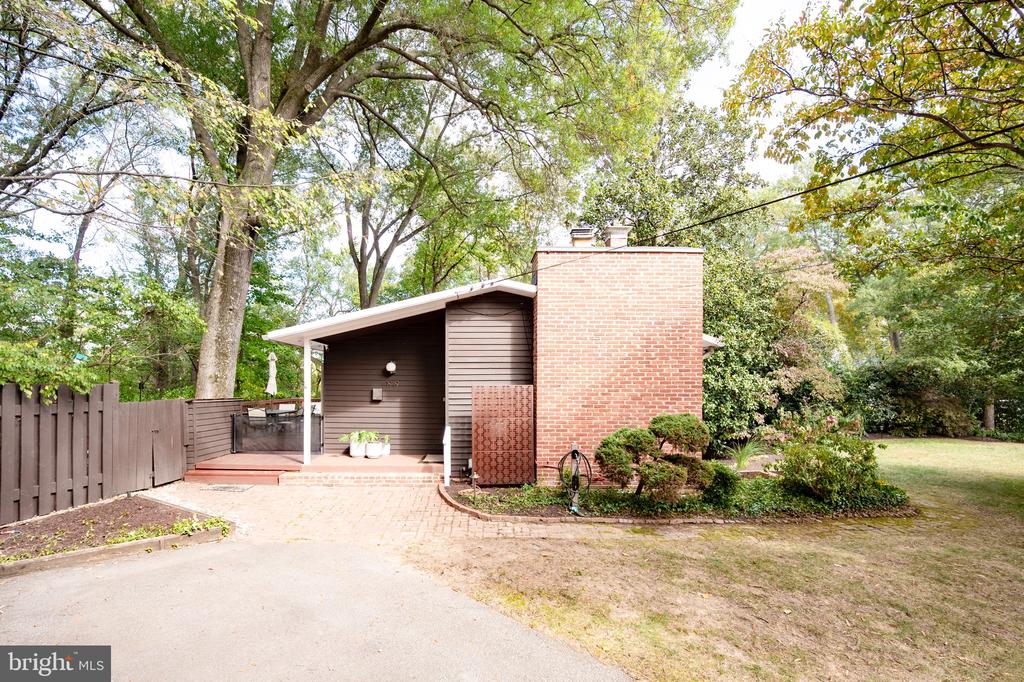 1919 MARTHAS ROAD