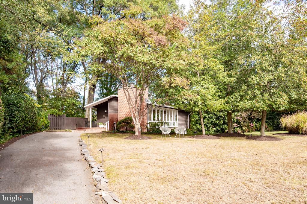 1919 MARTHAS ROAD