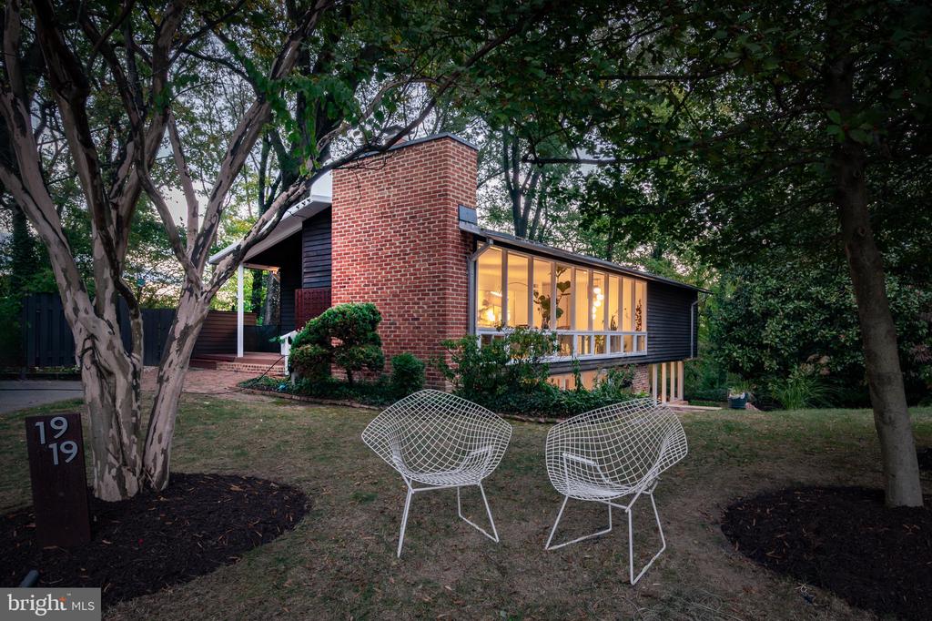 1919 MARTHAS ROAD