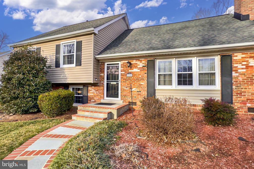 8324 LILAC LANE