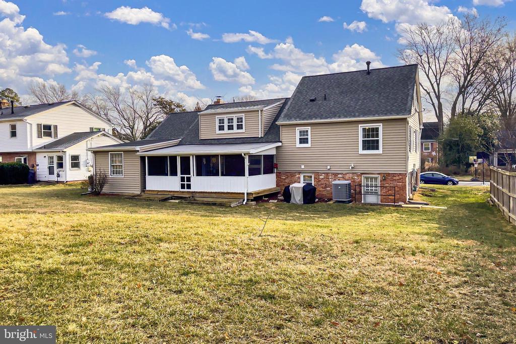 8324 LILAC LANE