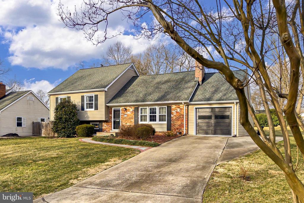 8324 LILAC LANE