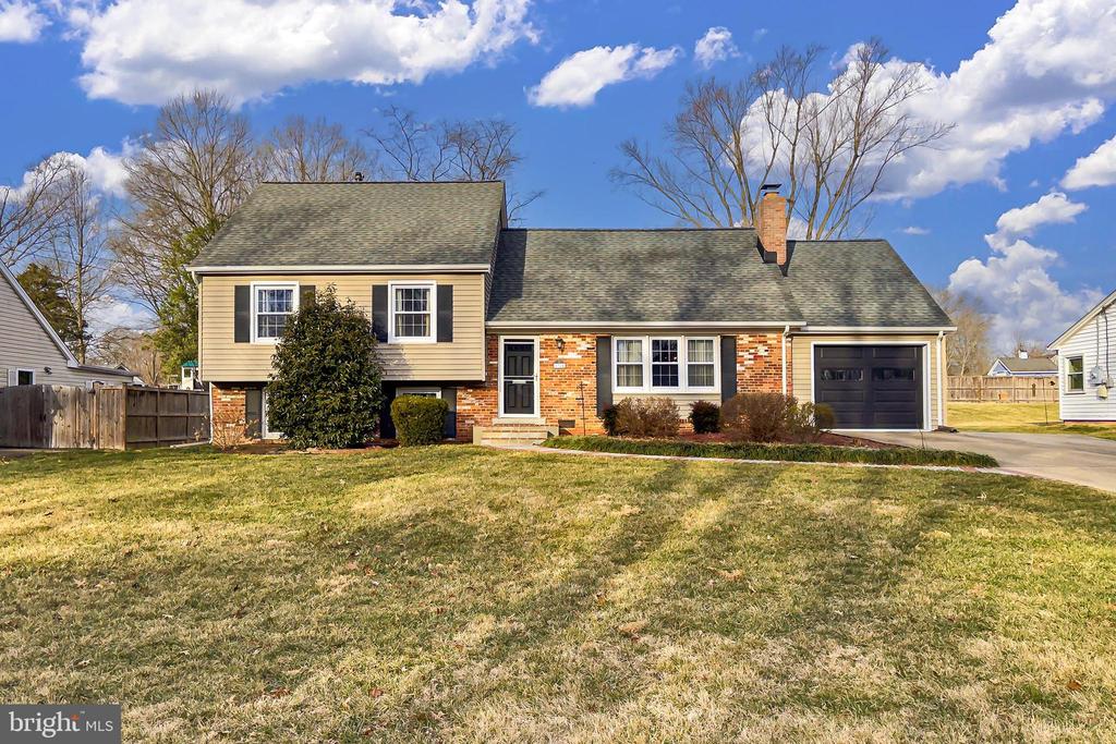8324 LILAC LANE