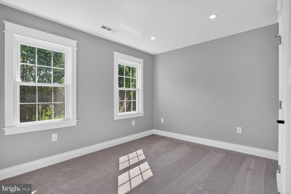 4122 FERRY LANDING ROAD