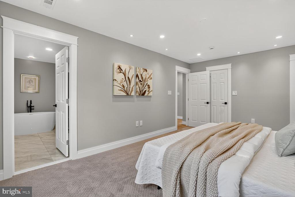 4122 FERRY LANDING ROAD