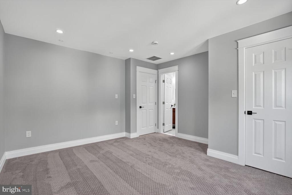 4122 FERRY LANDING ROAD