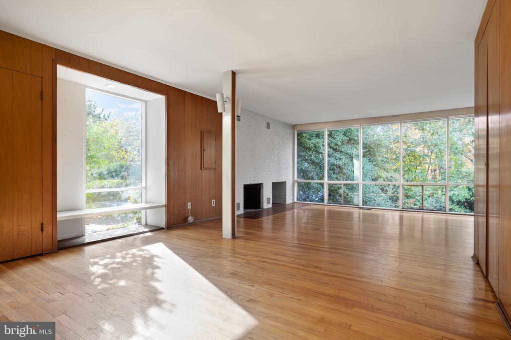 1911 MARTHAS ROAD