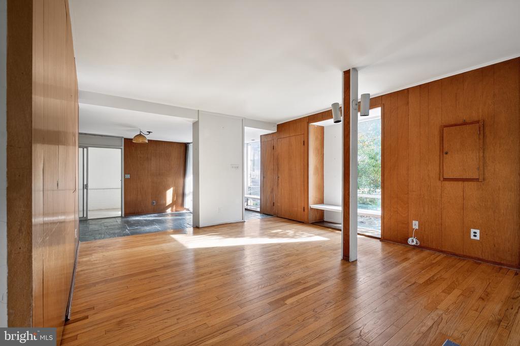 1911 MARTHAS ROAD