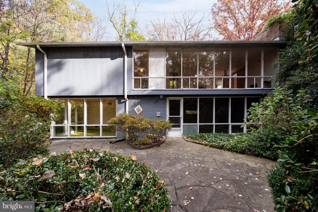 1911 MARTHAS ROAD
