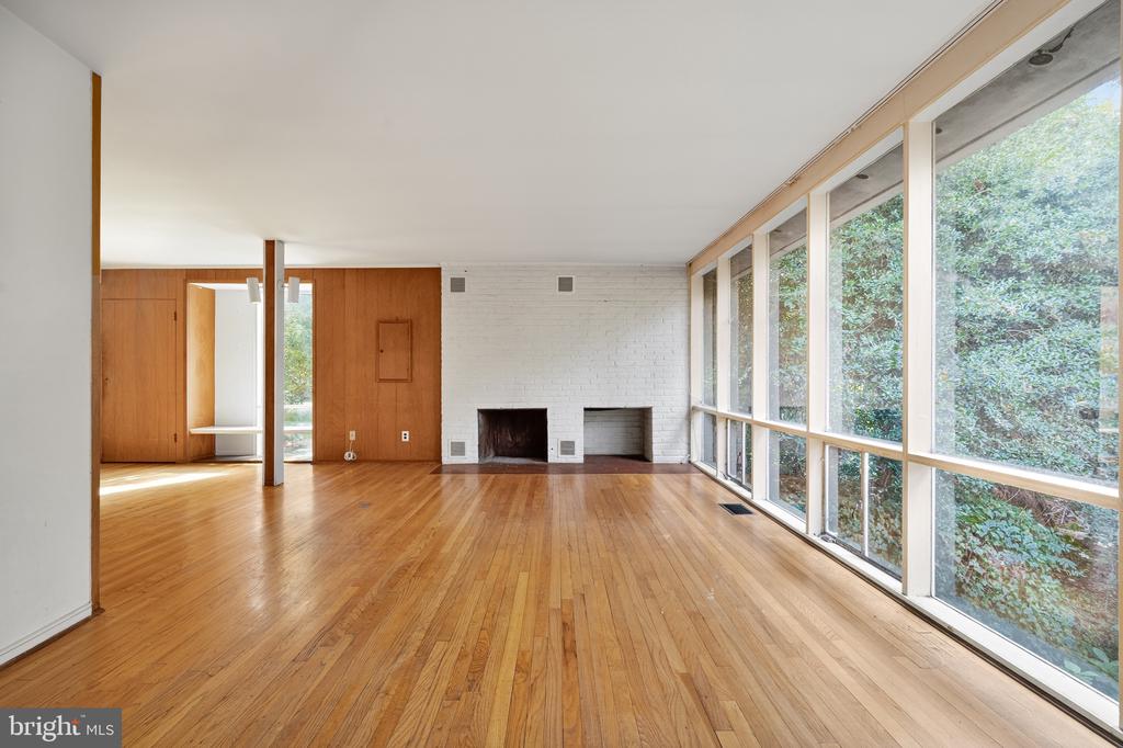 1911 MARTHAS ROAD