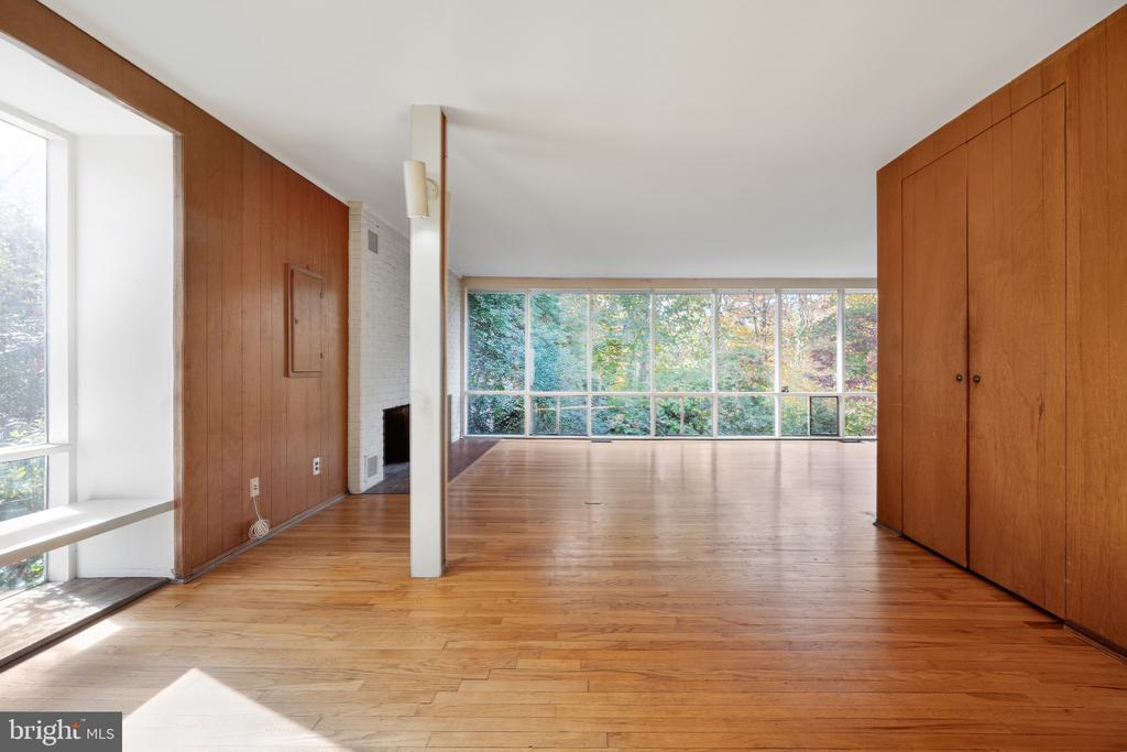 1911 MARTHAS ROAD