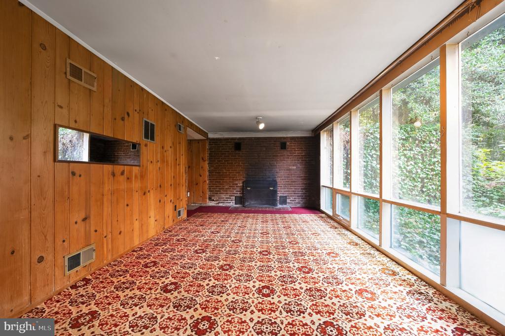 1911 MARTHAS ROAD