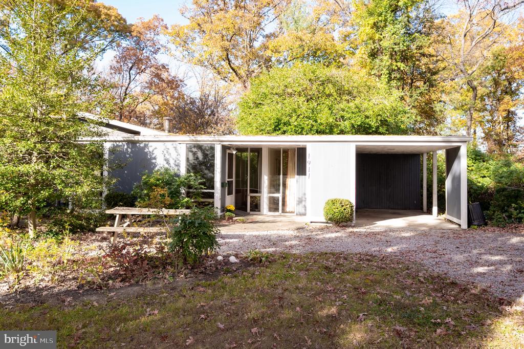 1911 MARTHAS ROAD
