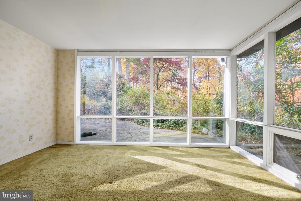 1911 MARTHAS ROAD