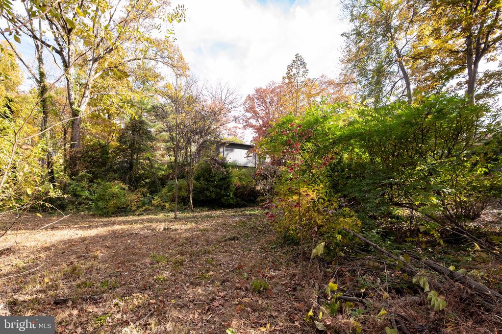 1911 MARTHAS ROAD