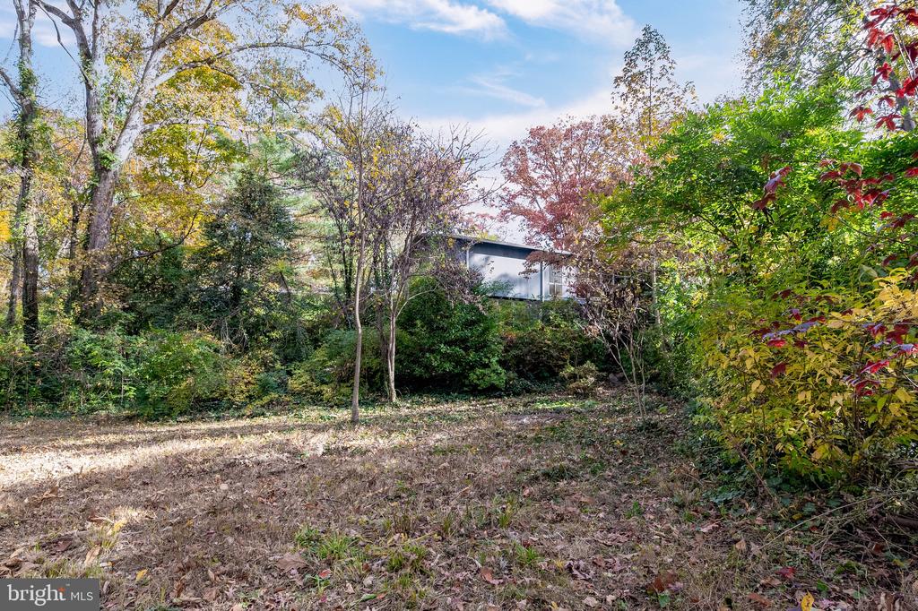 1911 MARTHAS ROAD