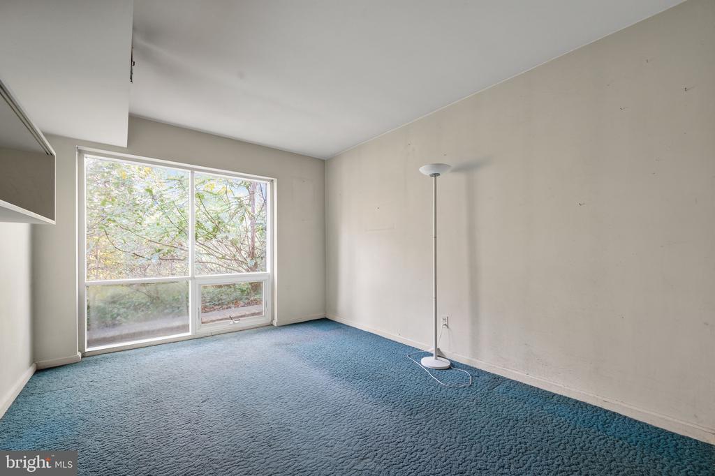 1911 MARTHAS ROAD