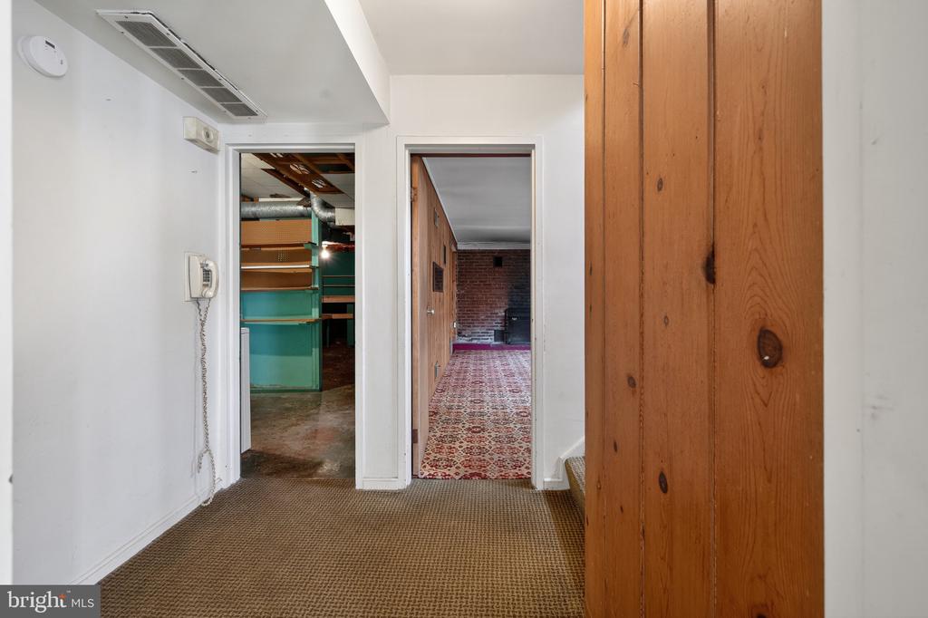 1911 MARTHAS ROAD