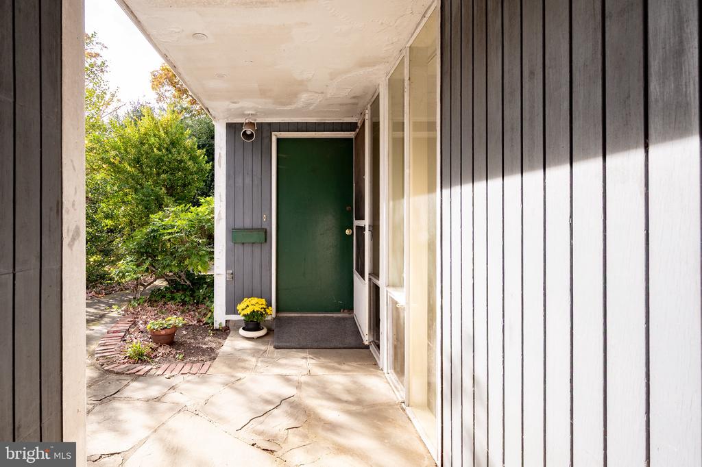 1911 MARTHAS ROAD