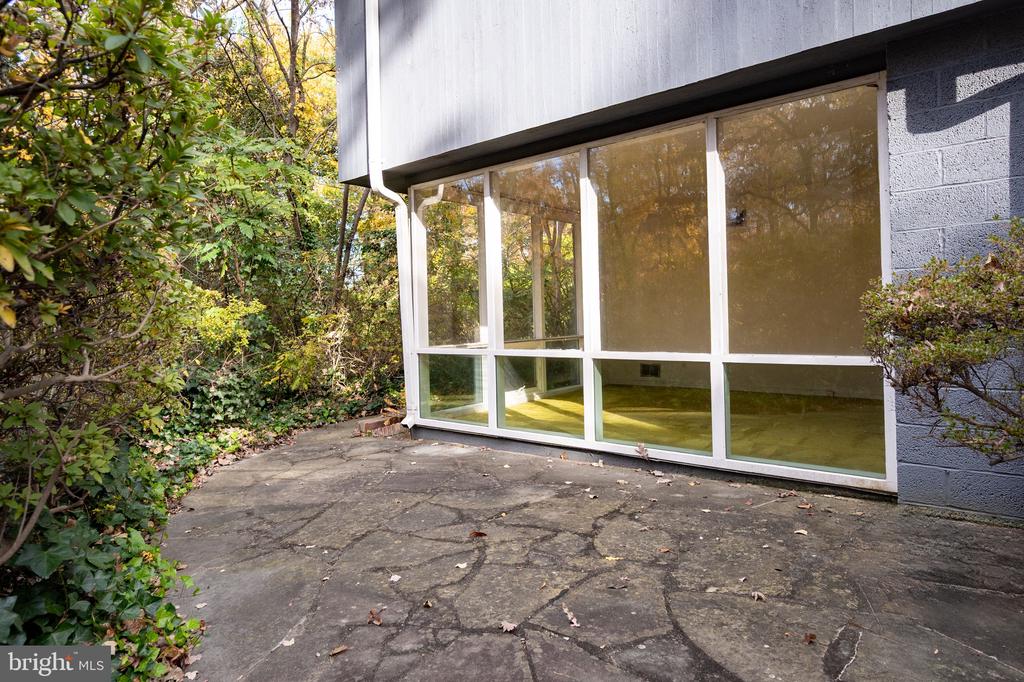 1911 MARTHAS ROAD
