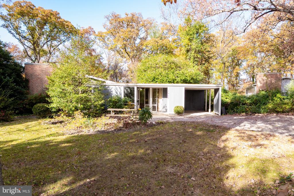 1911 MARTHAS ROAD
