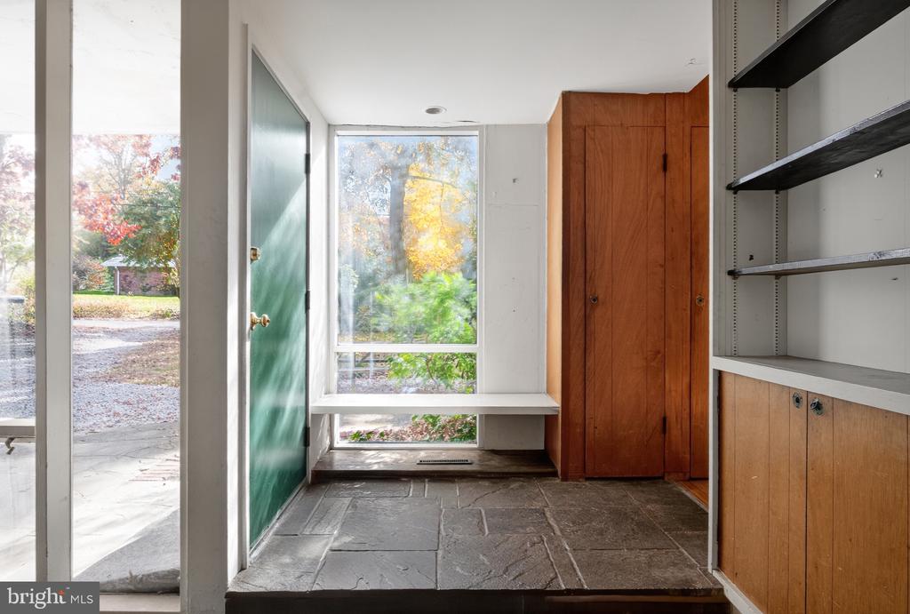 1911 MARTHAS ROAD