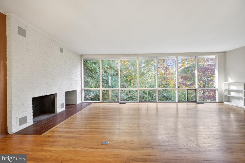 1911 MARTHAS ROAD