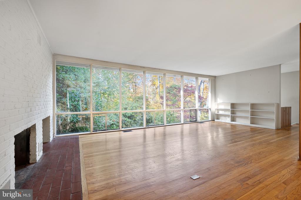 1911 MARTHAS ROAD