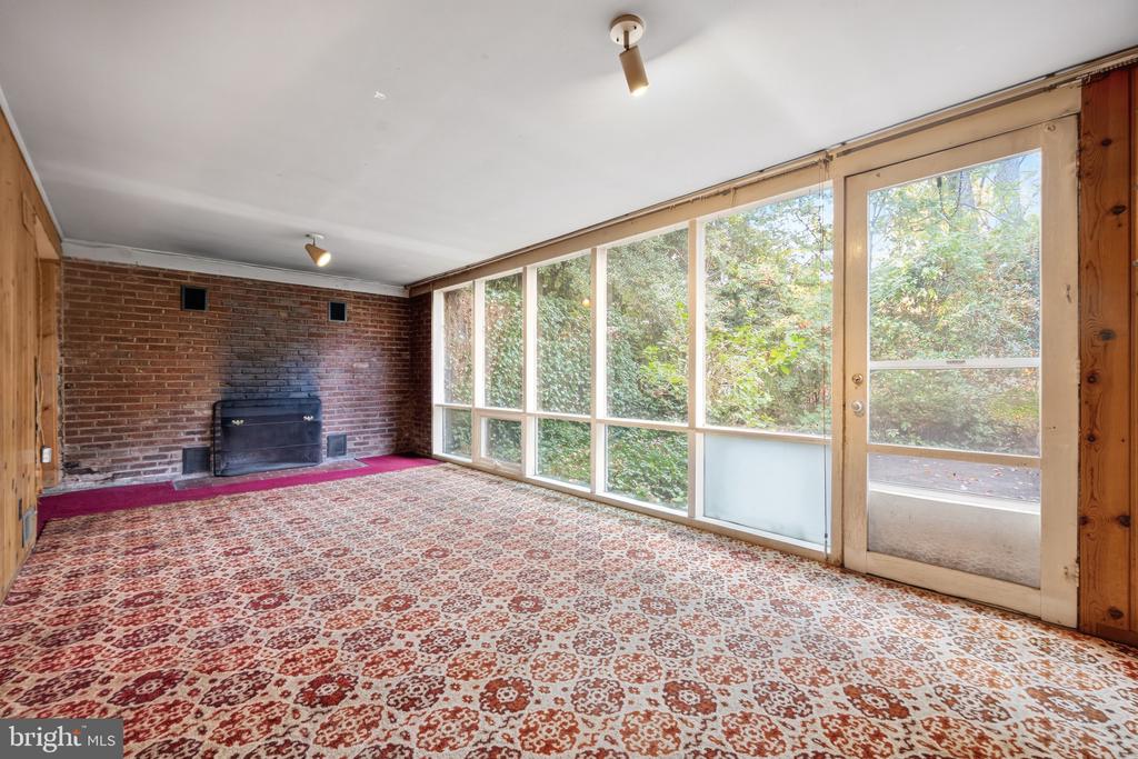 1911 MARTHAS ROAD
