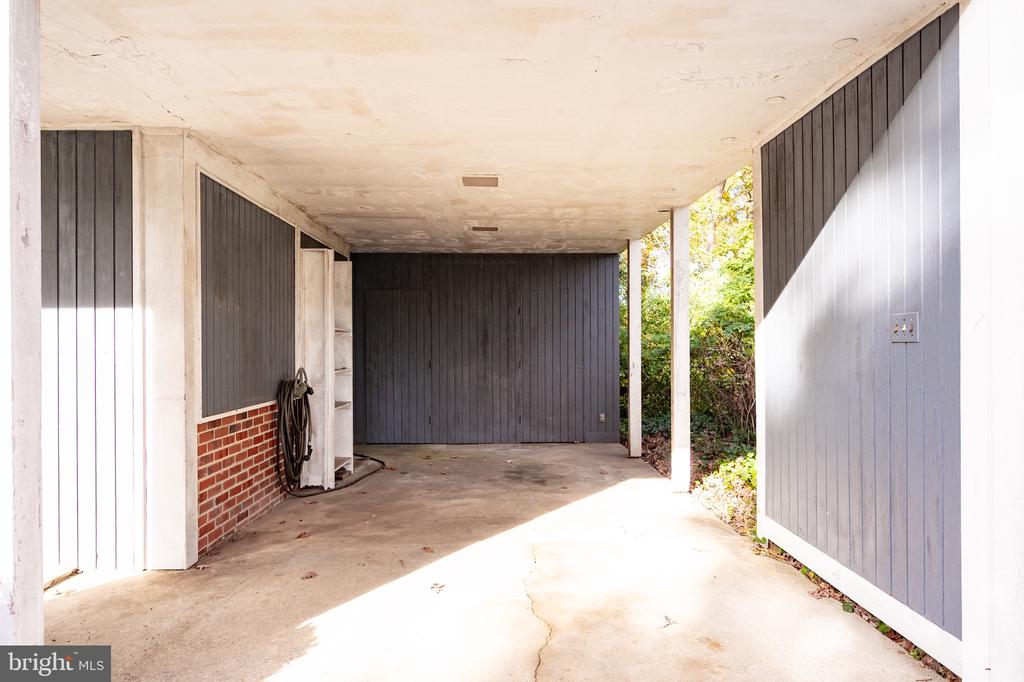 1911 MARTHAS ROAD