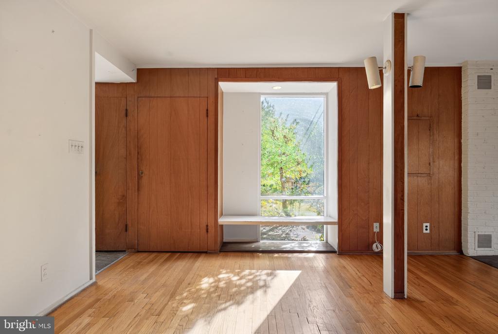 1911 MARTHAS ROAD
