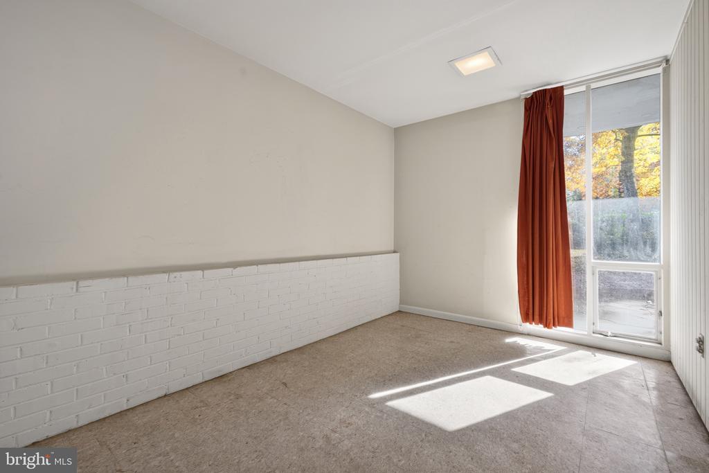 1911 MARTHAS ROAD