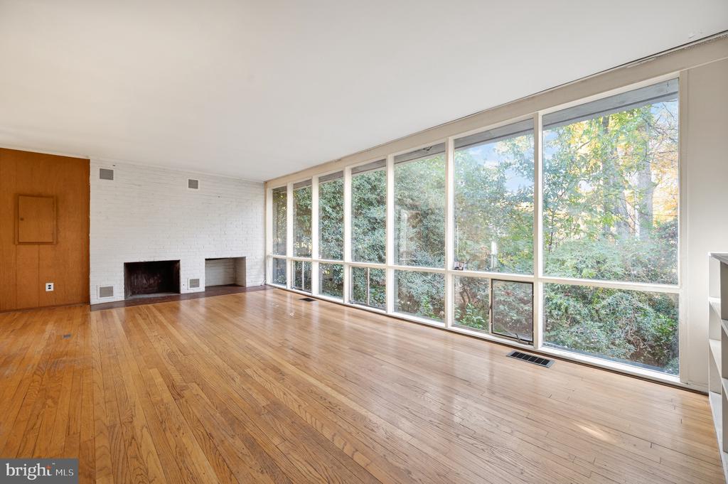 1911 MARTHAS ROAD
