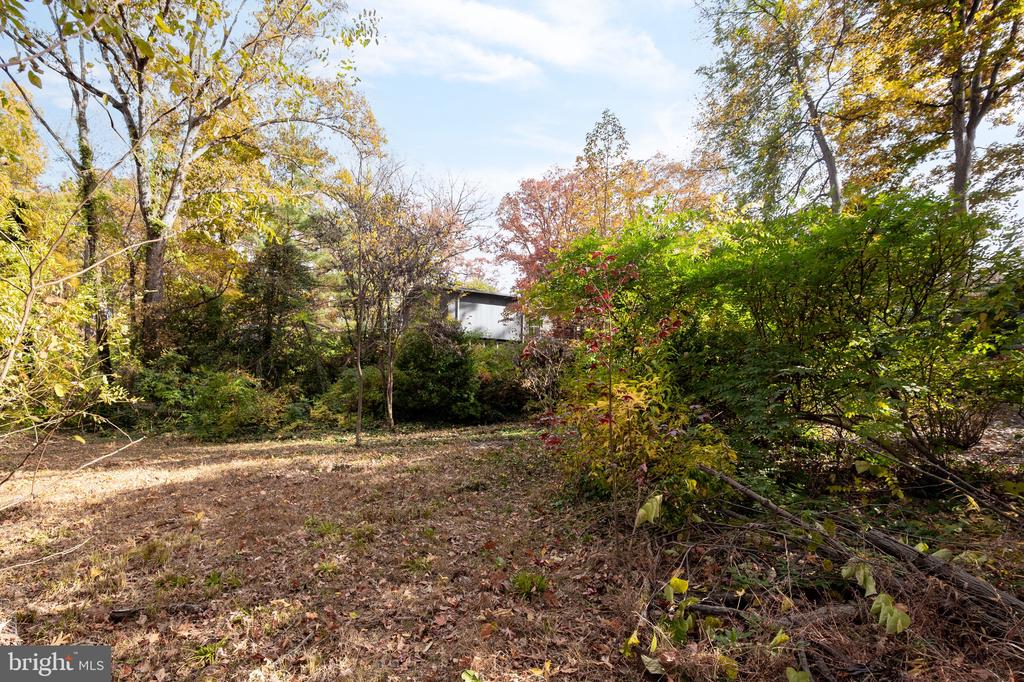 1911 MARTHAS ROAD