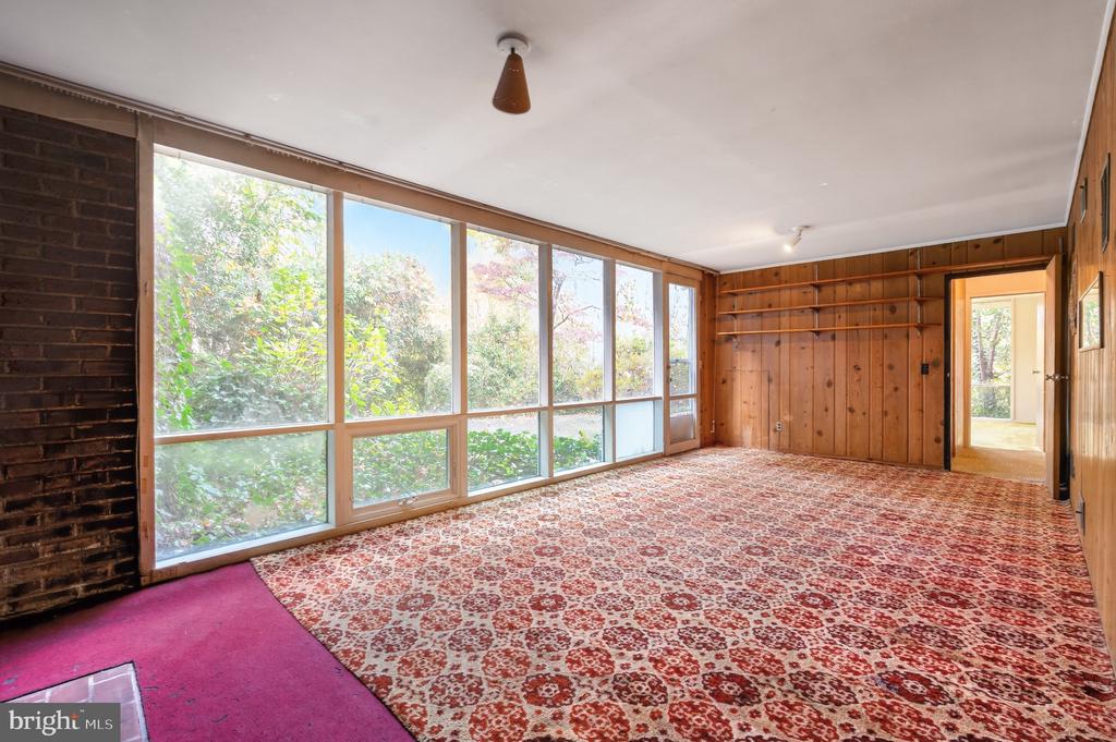 1911 MARTHAS ROAD
