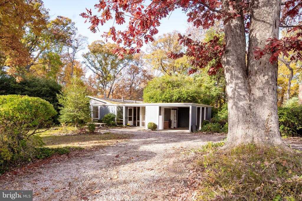 1911 MARTHAS ROAD