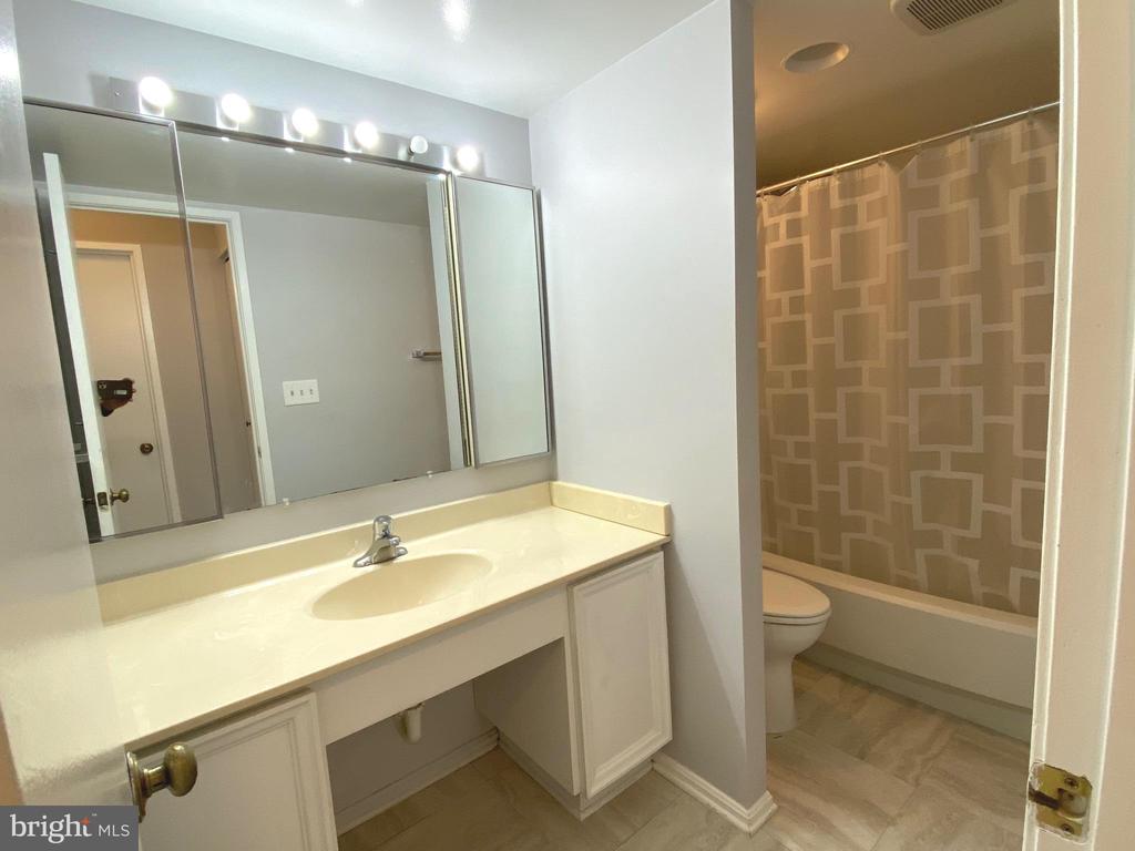 5902 MOUNT EAGLE DRIVE 1102
