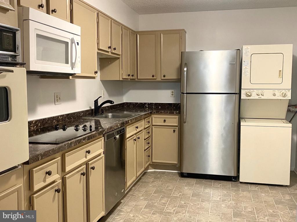 5902 MOUNT EAGLE DRIVE 1102
