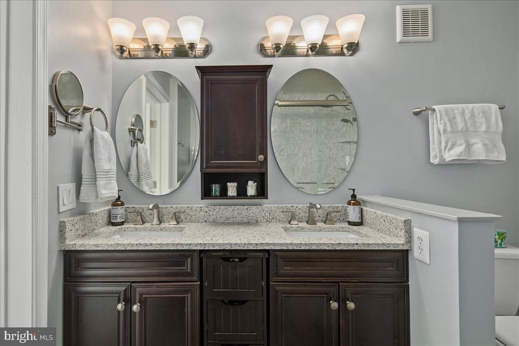 5986 KIMBERLY ANNE WAY