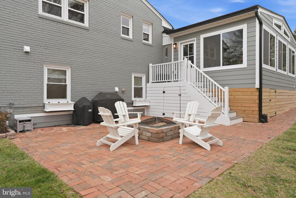6803 DERRELL COURT